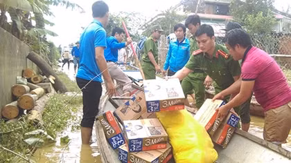 Nỗ lực giúp dân khắc phục hậu quả sau lũ