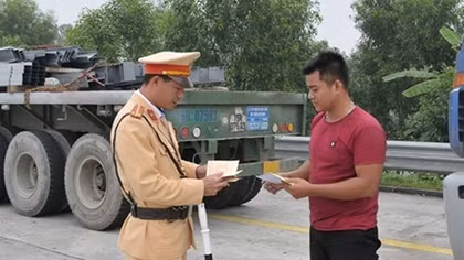 Trừ điểm giấy phép lái xe không phải hình thức xử phạt vi phạm hành chính