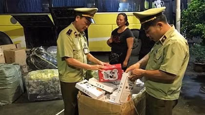 Tạm giữ hơn 1 nghìn chiếc bánh Trung thu nhập lậu vào Việt Nam