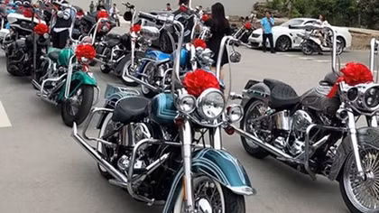 Dàn xe khủng góp mặt trong lễ rước dâu đậm chất biker ở Hà Nội