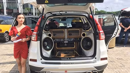 Muôn kiểu “độ” xe, lật biển số