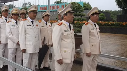 Tổng cục An ninh Bộ Công an vào Lăng viếng Chủ tịch Hồ Chí Minh