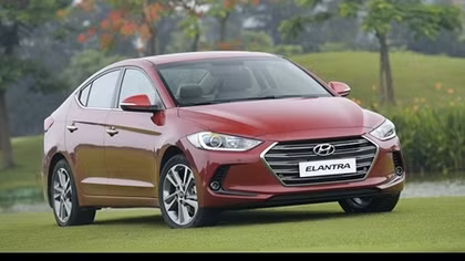 Hyundai Elantra 2016 mới ra mắt thị trường Việt đắt hay rẻ?