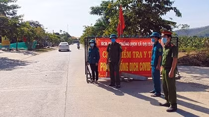 Công an xã chính quy xung kích tuyến đầu chống dịch