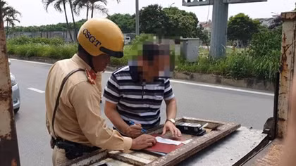Người nhà phản ứng khi tài xế bị phạt vì vi phạm nồng độ cồn