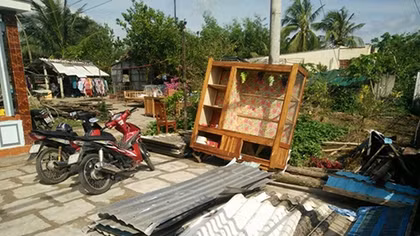 Lốc xoáy làm hư hại trên 50 nhà dân ở Bạc Liêu