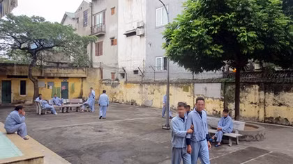 Bài 2: Một ngày ở Bệnh viện Tâm thần Hà Nội