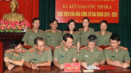 Ký kết giao ước thi đua thực hiện văn hoá công sở