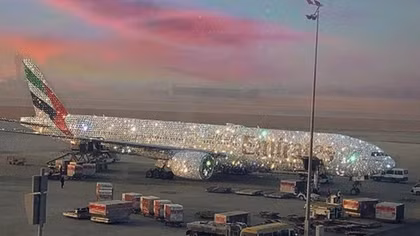 Sự thật về máy bay của “nhà giàu” Dubai phủ kim cương
