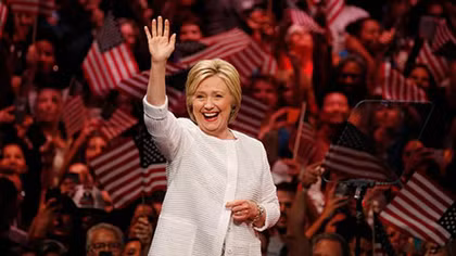  Cánh cửa lớn cho bà Clinton, cơ hội mới cho ông Trump