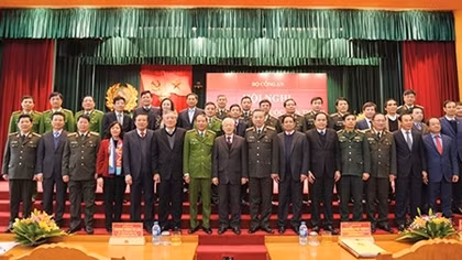  Giữ vững ổn định chính trị, xây dựng xã hội trật tự, kỷ cương, an toàn, lành mạnh