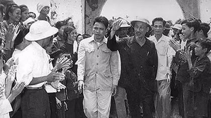 Lính Cảnh vệ nhớ Bác
