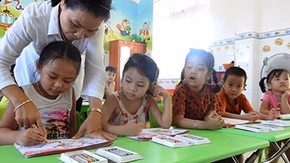 Nữ tu xây trường học giúp trẻ em khó khăn