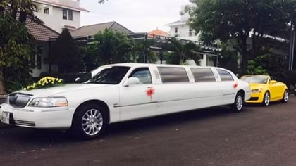 Chiêm ngưỡng dàn mô tô "khủng" cùng Lincoln Limousine rước dâu ở Nha Trang