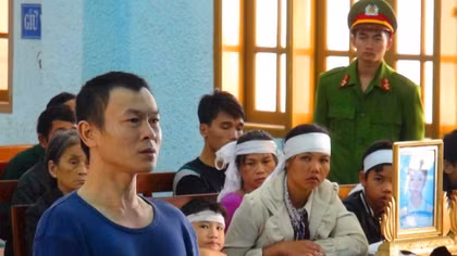Giăng điện chống trộm, 2 người xuống hồ bơi tử vong
