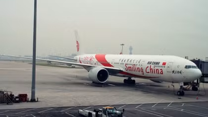 Boeing 777 phải hạ cánh khẩn cấp vì… cháy động cơ
