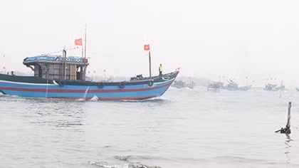 Ngư dân miền Trung đồng sức, đồng lòng vươn khơi xa