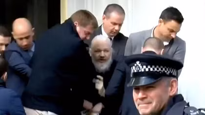 Vì sao ông chủ WikiLeaks bị bắt?