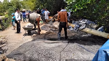 Một thiếu niên bị điện giật chết thương tâm khi làm phụ hồ