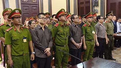 Nhiều bị cáo ăn năn, hối cải