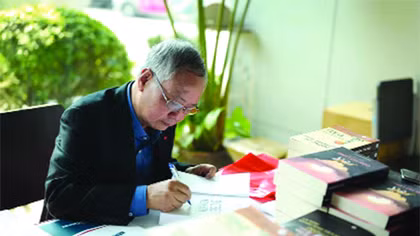 Viết về vụ án dễ hay khó?