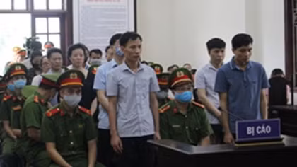 Vụ gian lận điểm thi ở Hoà Bình: Đề nghị mức án cao nhất đến 12 năm tù