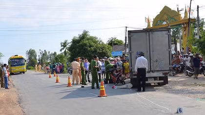 Một bé trai chết thảm do tai nạn giao thông