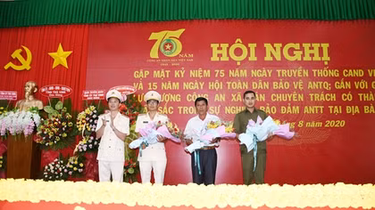Công an tỉnh Trà Vinh kỷ niệm 75 năm Ngày truyền thống CAND 