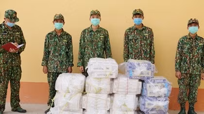 5.000 gói thuốc lá ngoại bị "vứt lại" trong đêm