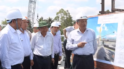 Phó Thủ tướng Thường trực Trương Hòa Bình thăm, làm việc tại tỉnh Vĩnh Long