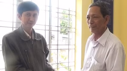 Nhân viên nhà hỏa táng nhặt được vàng tìm trả người đánh rơi