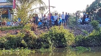 Thi thể người đàn ông trôi trên kênh 