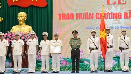 Trao Huân chương Bảo vệ Tổ quốc tặng 4 tập thể Công an tỉnh Đồng Tháp