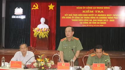 Thứ trưởng Nguyễn Văn Thành kiểm tra công tác tại An Giang
