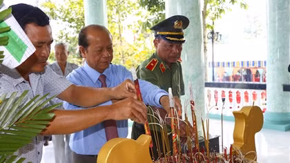 Công an Vĩnh Long kỷ niệm 70 năm Ngày thương binh, liệt sĩ 