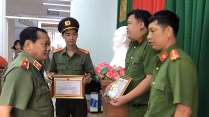 Khen thưởng Công an Ninh Kiều triệt phá băng nhóm chuyên trộm xe SH