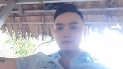 Đánh Công an phường đang làm nhiệm vụ để giải vây cho bạn bè