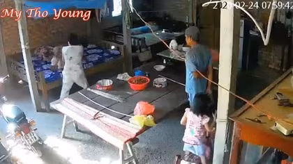 Làm rõ vụ con dâu bạo hành mẹ già 88 tuổi 