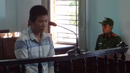 Bị nhắc nhở nhậu khuya, cháu lấy mảnh sành giết chú ruột