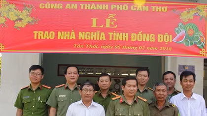 Công an TP Cần Thơ trao nhà nghĩa tình đồng đội