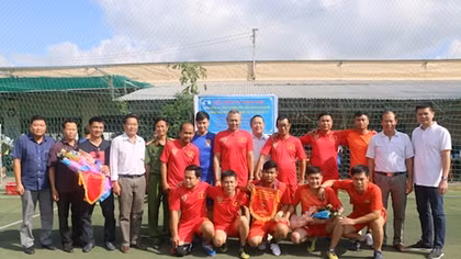 Báo Công an nhân dân giao lưu bóng đá với Công an tỉnh Bến Tre