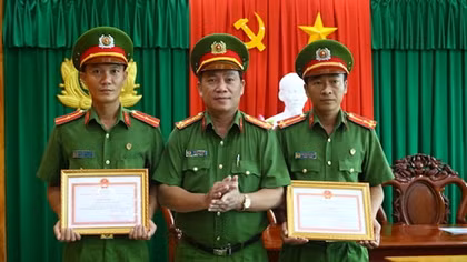Khen thưởng nhiều tập thể, cá nhân trong vụ chữa cháy Công ty Kwong Lung – Meko