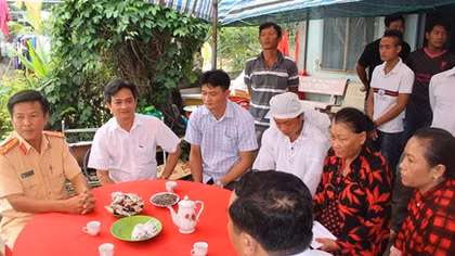 Thăm hỏi, hỗ trợ thân nhân gia đình có 3 người tử vong vì TNGT