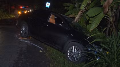 Nam thanh niên bị "hất" lên nóc camry sau va chạm giao thông