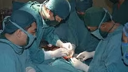 Cự cãi, vợ bóp “của quý” chồng tử vong