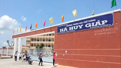 Học sinh bất ngờ nhảy lầu dẫn đến tử vong