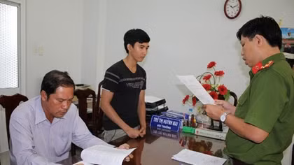 Khởi tố thêm 2 bị can trong đường dây sản xuất chè giả các thương hiệu nổi tiếng