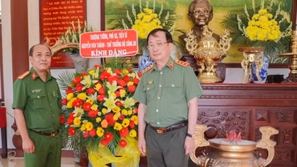 Thứ trưởng Nguyễn Văn Thành thắp hương tưởng niệm Giáo sư, viện sĩ Trần Đại Nghĩa