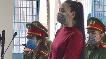 Bị cáo Lê Thị Bình lãnh 24 tháng tù