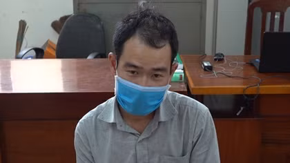 Tự đâm vào đùi rồi hoang báo bị cướp để trốn nợ bố vợ